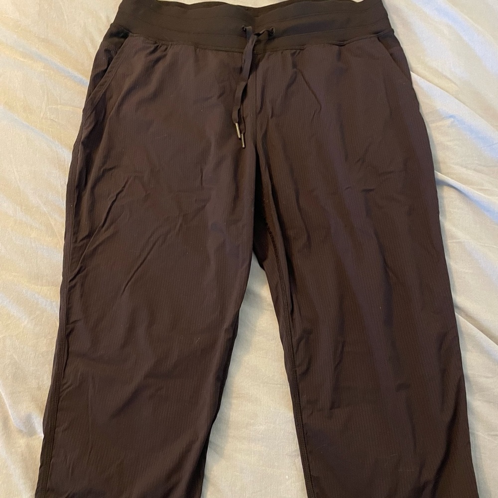 Lululemon crop joggers studio crop size 10